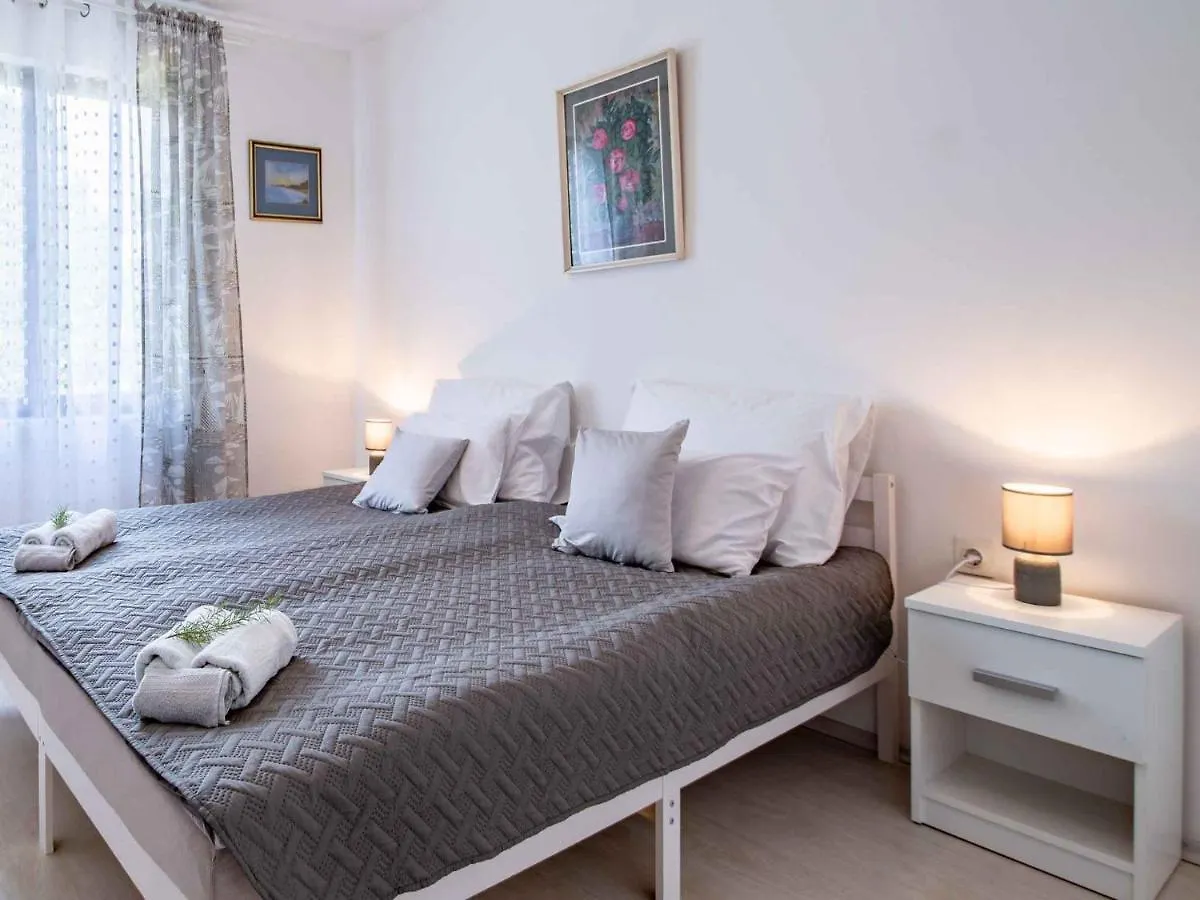 Apartment In Njivice - Insel Krk 45791